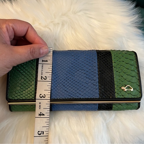 Carpisa Women’s Faux Leather Crocodile Embossed Pattern Wallet Tricolor - Picture 8 of 11